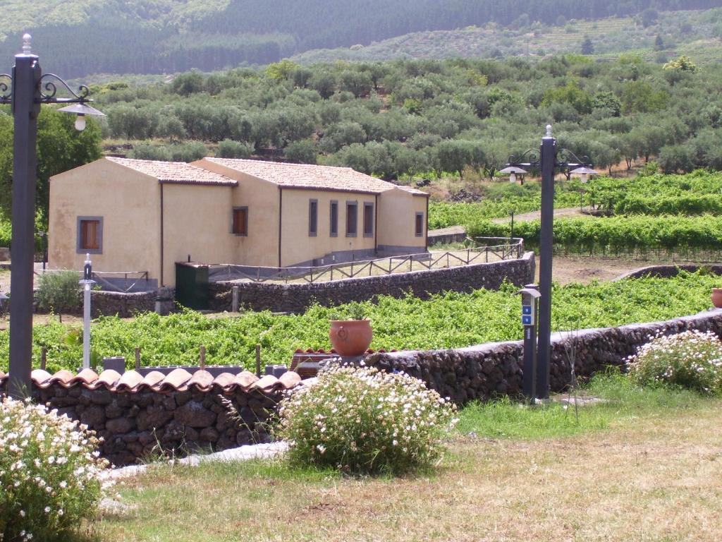 Vonkajšia záhrada v ubytovaní Etna Wine Azienda Agrituristica