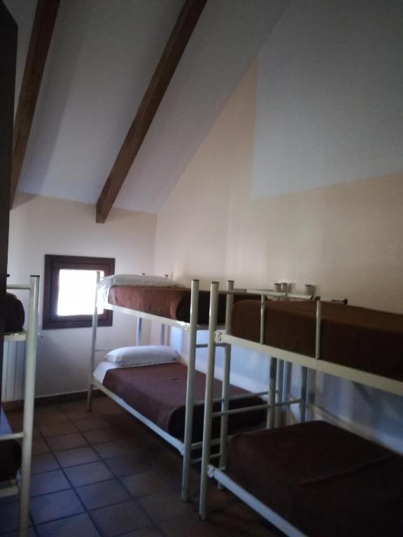 Postel nebo postele na pokoji v ubytování Albergue Albarracín