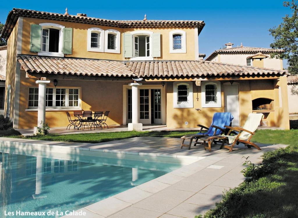 Bazén v ubytování Lagrange Vacances Domaine de Fayence nebo v jeho okolí
