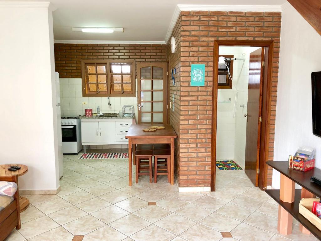  Uma Casa Feliz Pertinho da Praia pra Relaxar