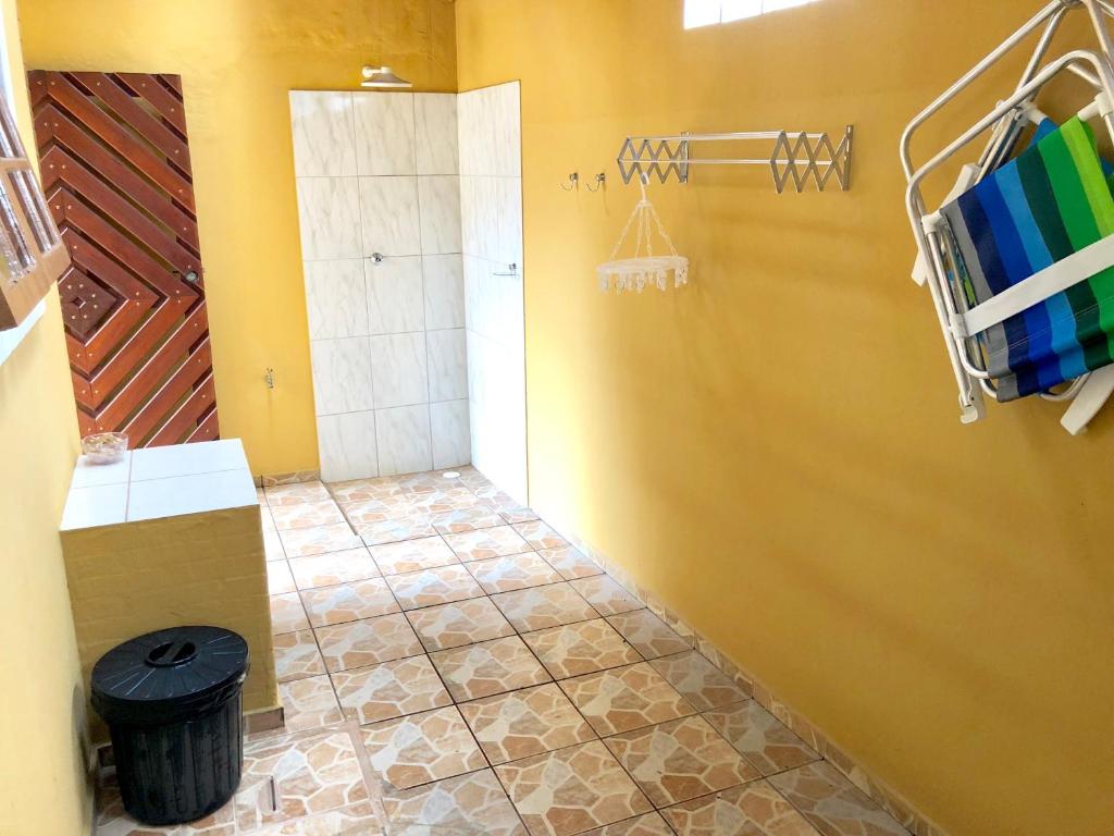  Uma Casa Feliz Pertinho da Praia pra Relaxar