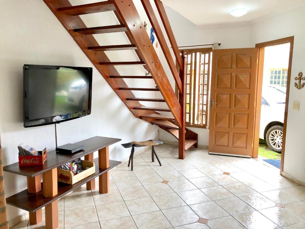  Uma Casa Feliz Pertinho da Praia pra Relaxar