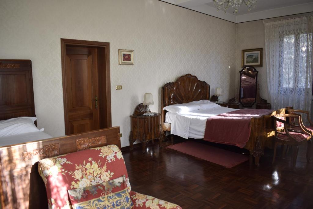 Villa Storica Calderino - Camera Tripla Con Bagno In Comune