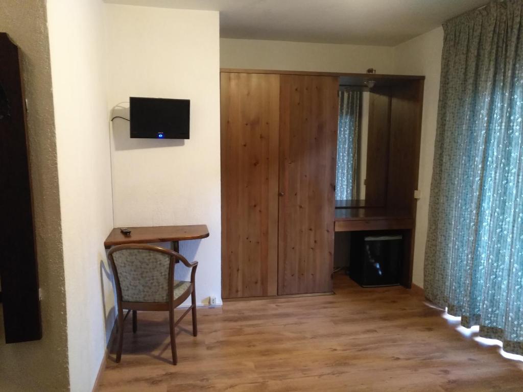 TV a/nebo společenská místnost v ubytování Hotel I Larici