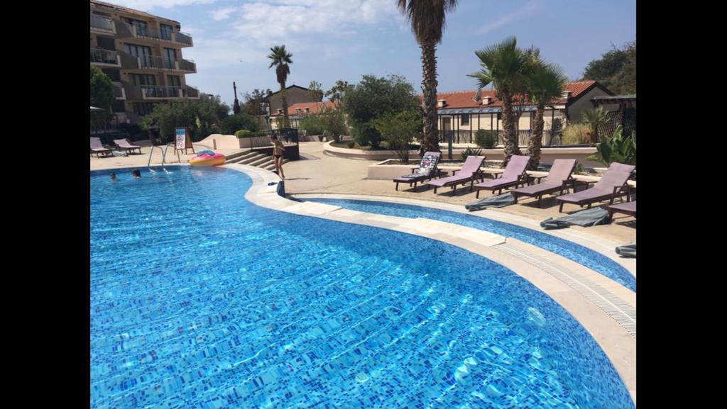 สระว่ายน้ำที่อยู่ใกล้ ๆ หรือใน Luxury Pool Apartments near the sea