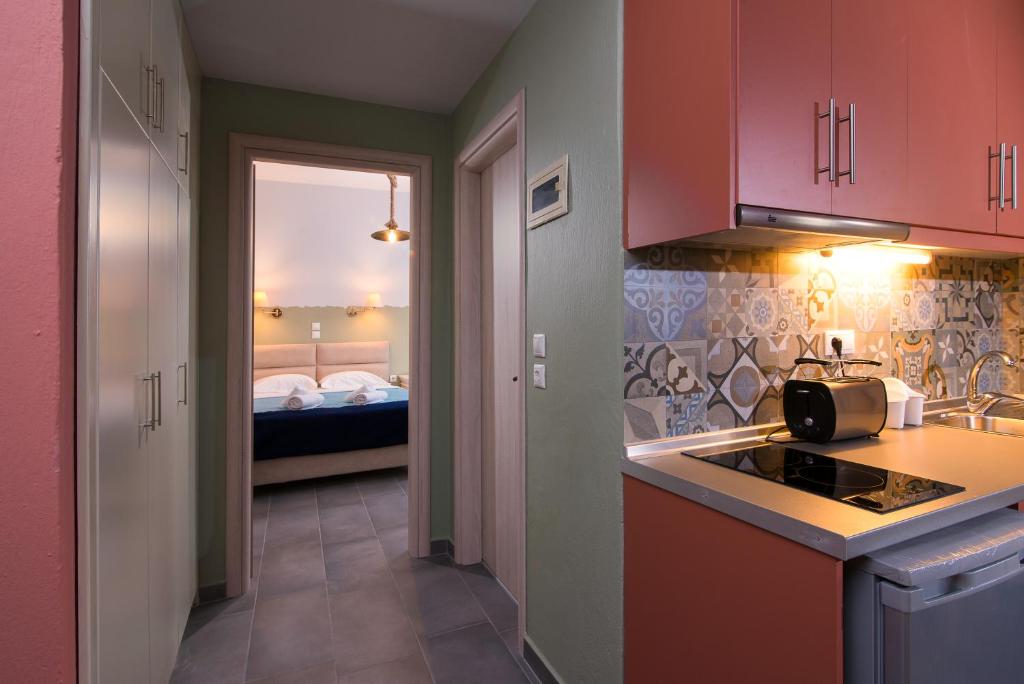 Kuchyň nebo kuchyňský kout v ubytování Hotel Pegasus-Adult Friendly