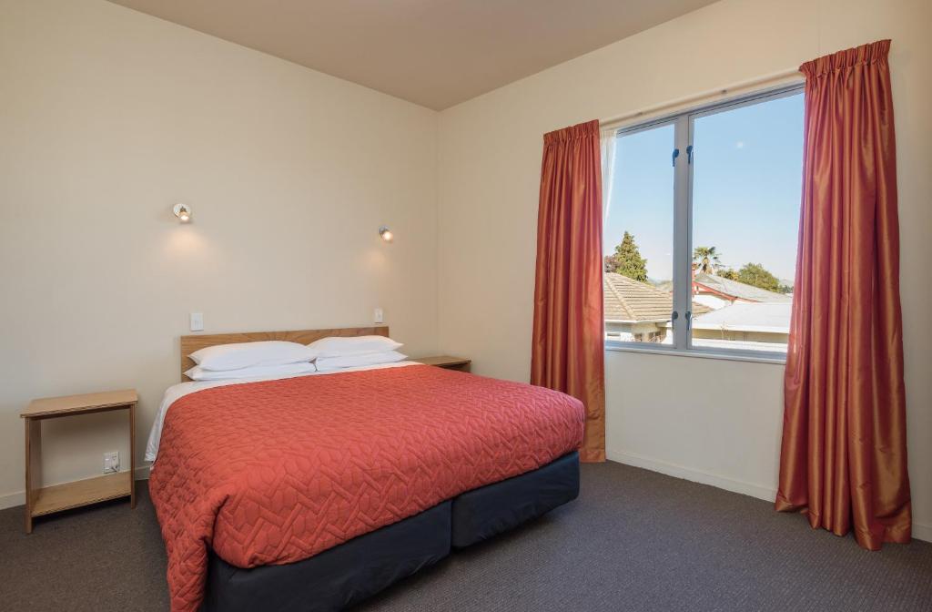 Postel nebo postele na pokoji v ubytování Parkside Motel