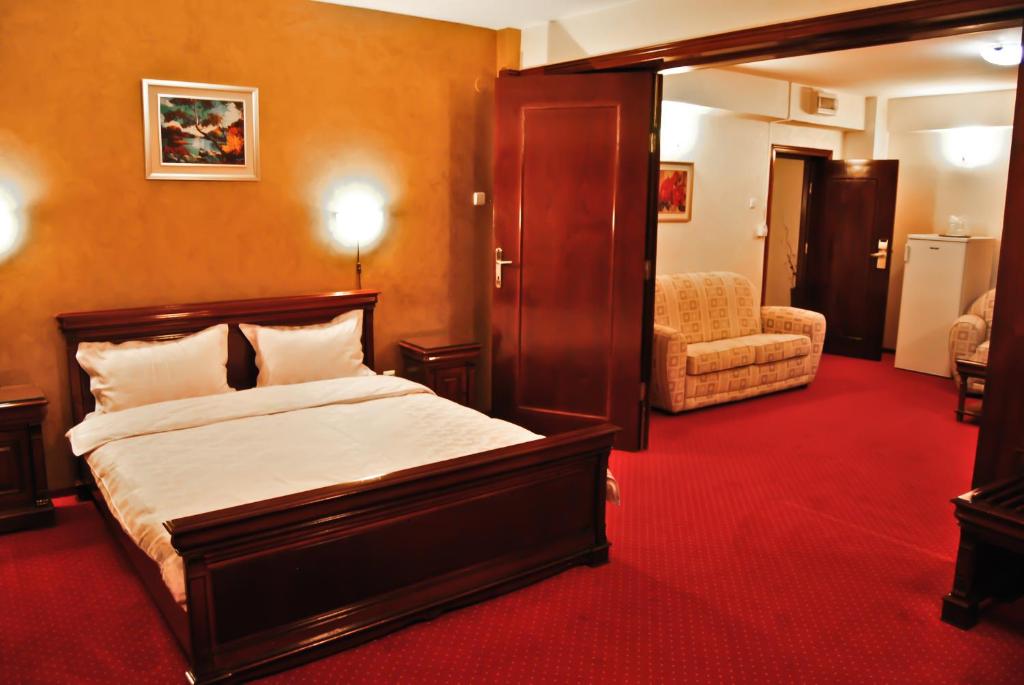 Hotel Bavaria - Superior One-Bedroom Suite