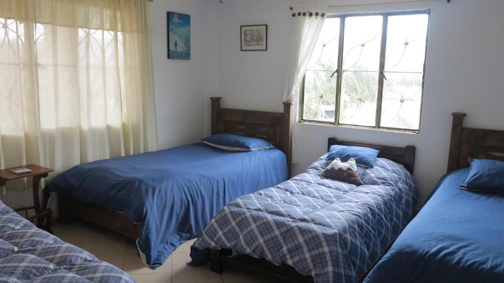 Postel nebo postele na pokoji v ubytování Hostal Casa Lantana