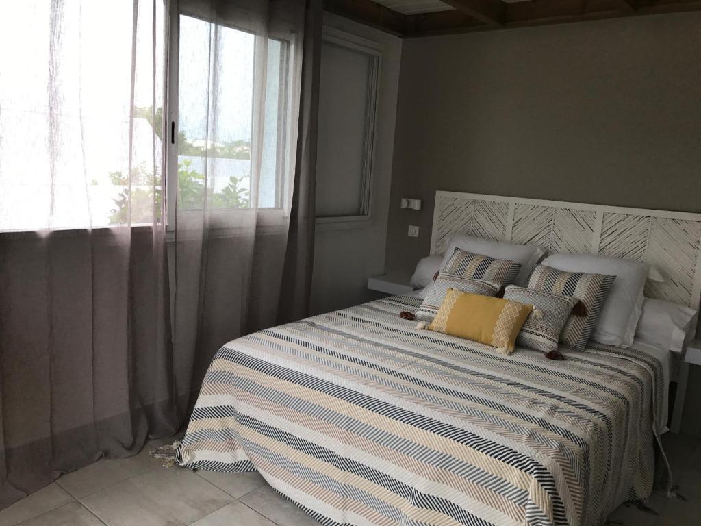 Postel nebo postele na pokoji v ubytování Bras-Panon: Maison avec vue et piscine 1-4 pers.