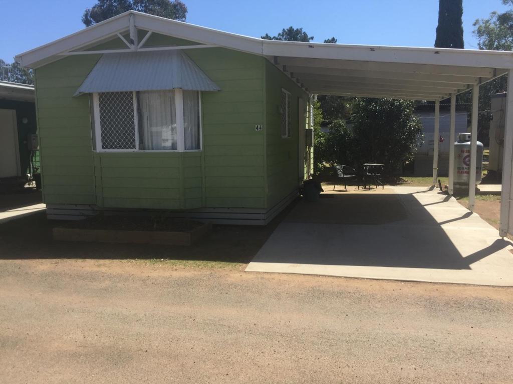 Homestead Caravan Park - Comfort Triple Room