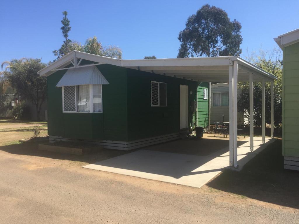 Homestead Caravan Park - Comfort Viervoudige Kamer