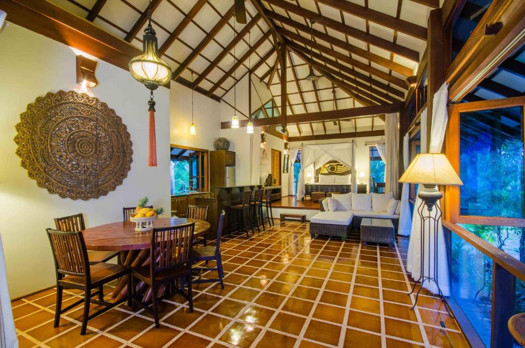 Koh Jum Beach Villas 