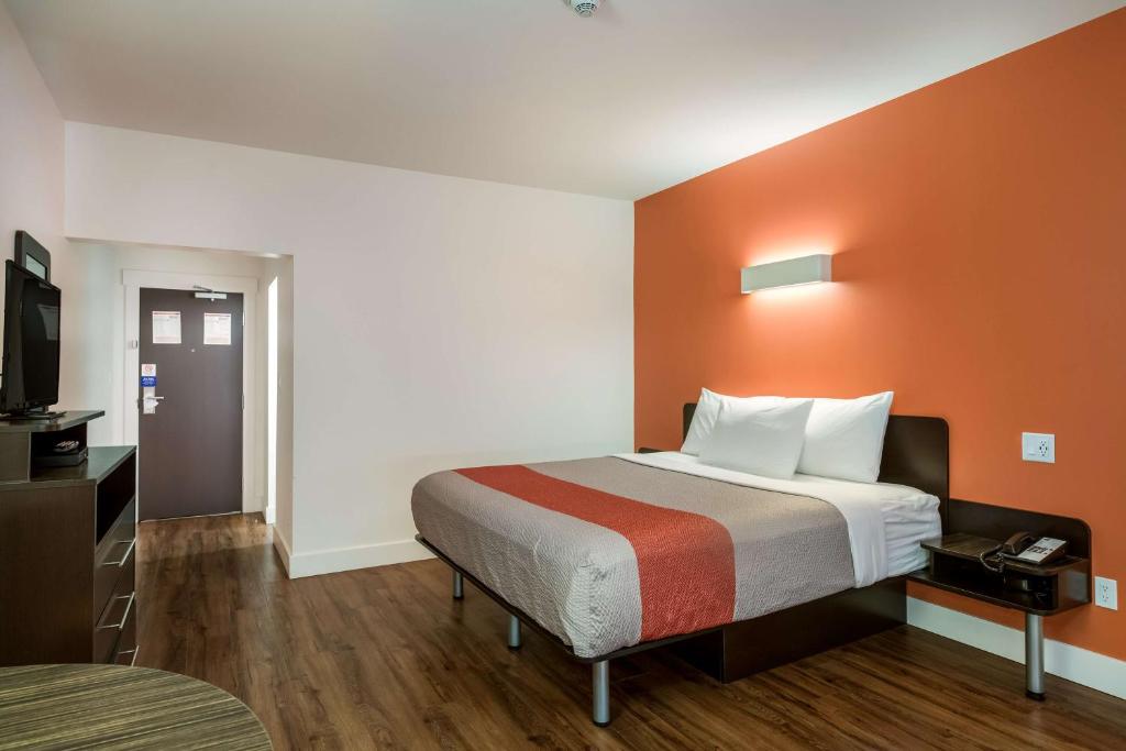 Postel nebo postele na pokoji v ubytování Motel 6-Moncton, NB