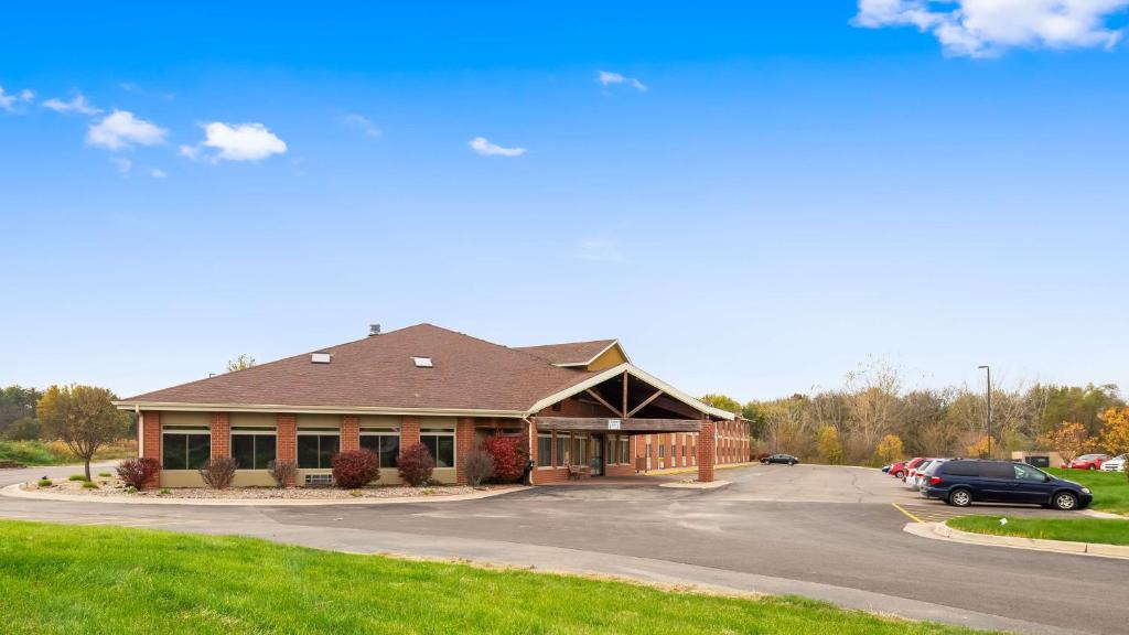 a building with a car parked in a parking lot at Best Western Geneseo Inn in Geneseo