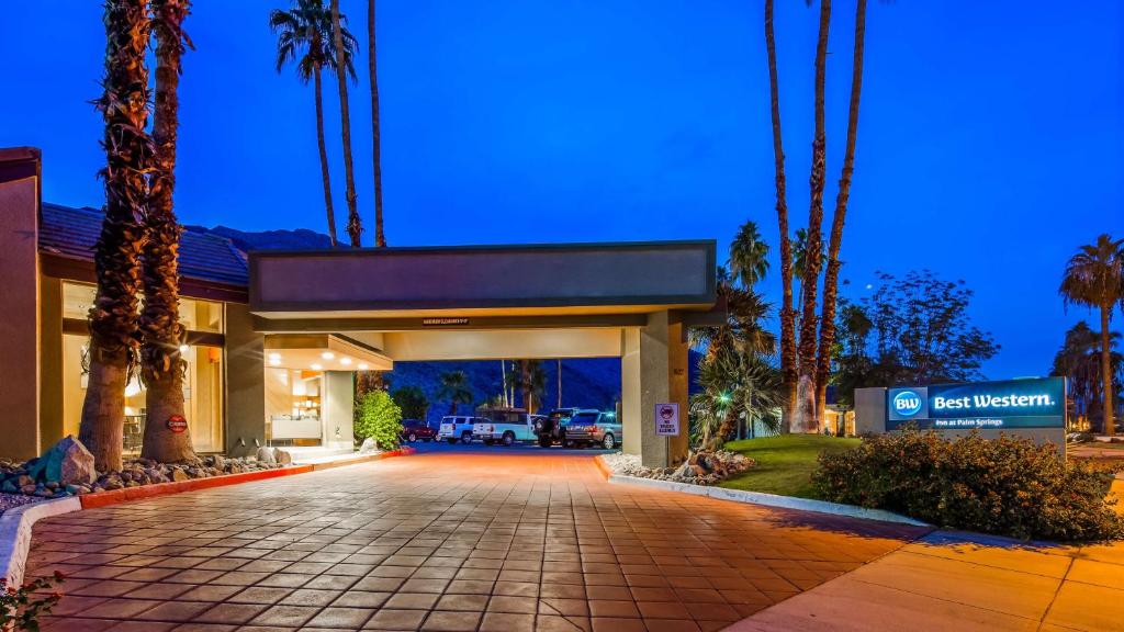 Main enterance of Best Western Inn at Palm Springs