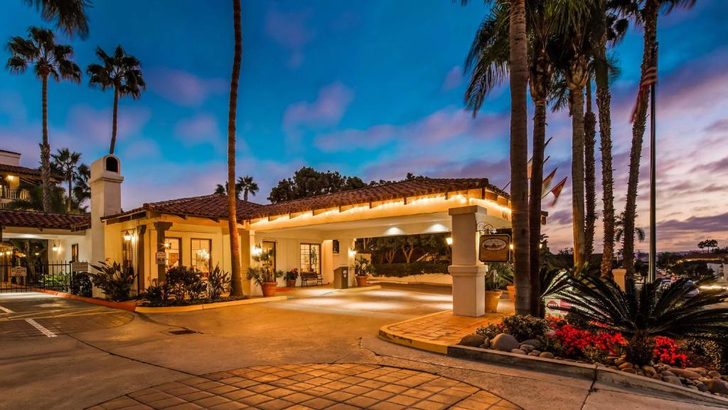 a home with palm trees and a driveway at Best Western Plus Hacienda Hotel Old Town in San Diego