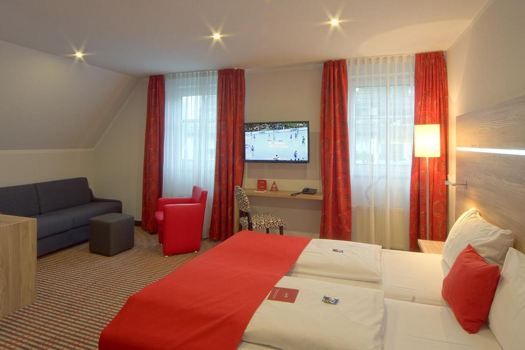 Postel nebo postele na pokoji v ubytování das seidl - Hotel & Tagung - München West
