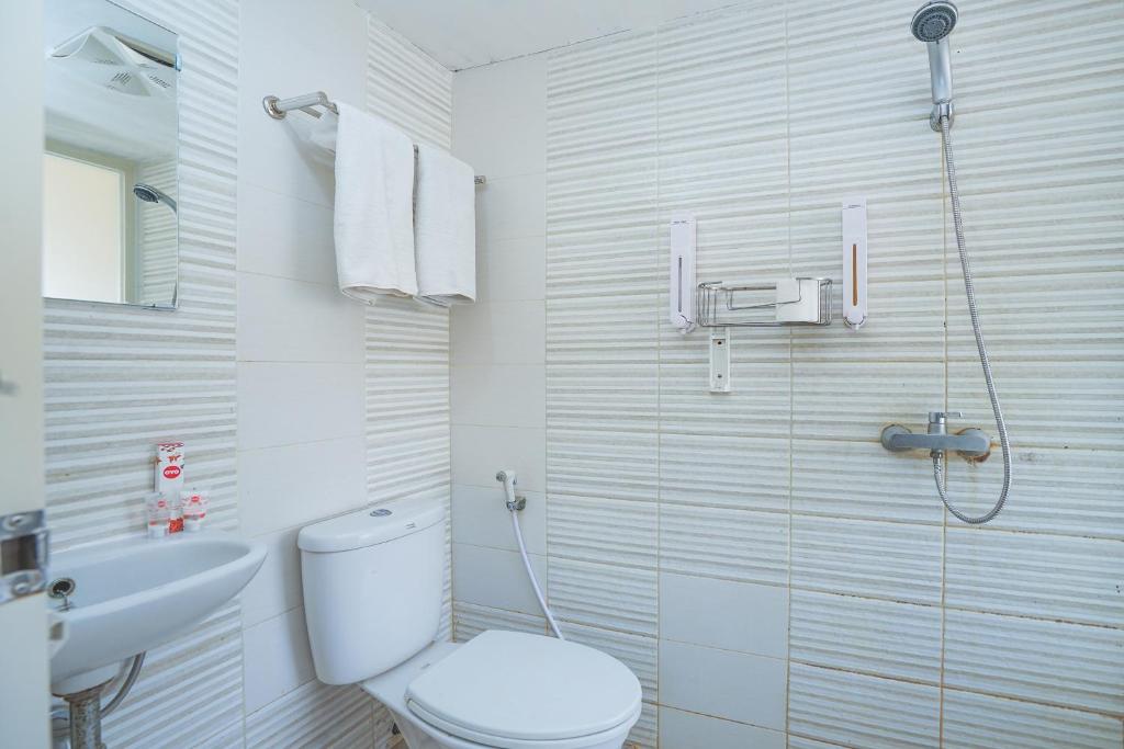 Koupelna v ubytování Pratisarawirya Guesthouse by ecommerceloka