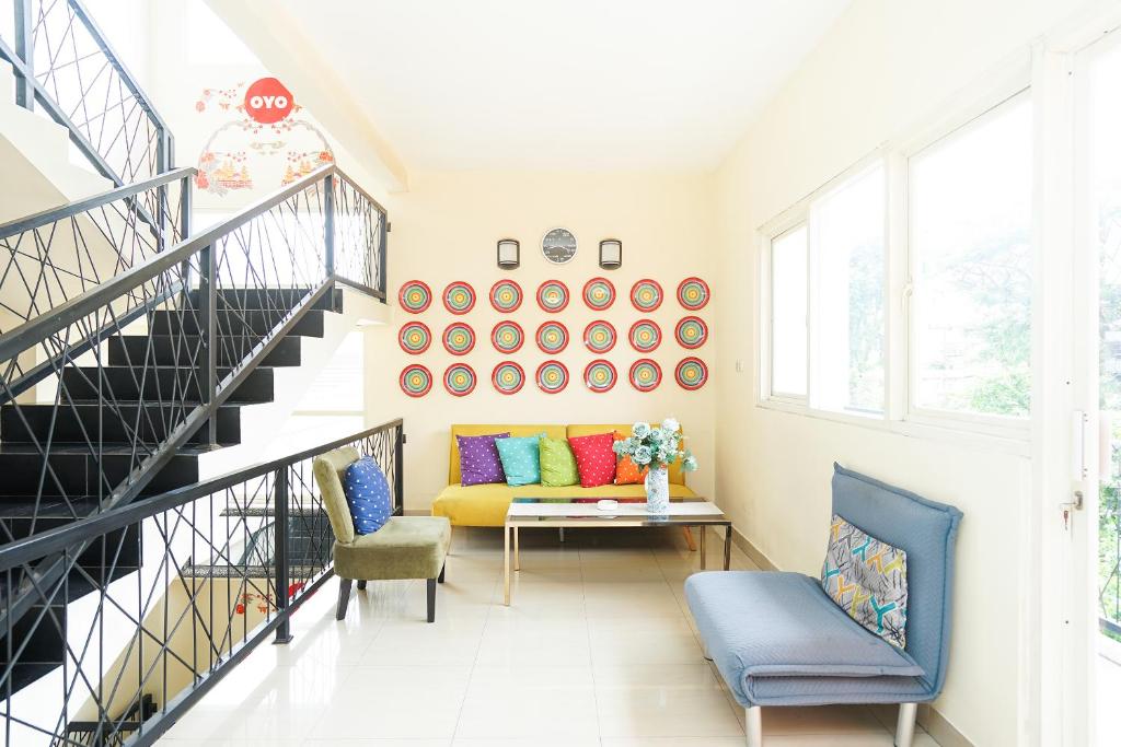 Posezení v ubytování Pratisarawirya Guesthouse by ecommerceloka