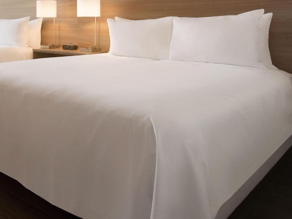 Radisson Hotel Phoenix Airport - 