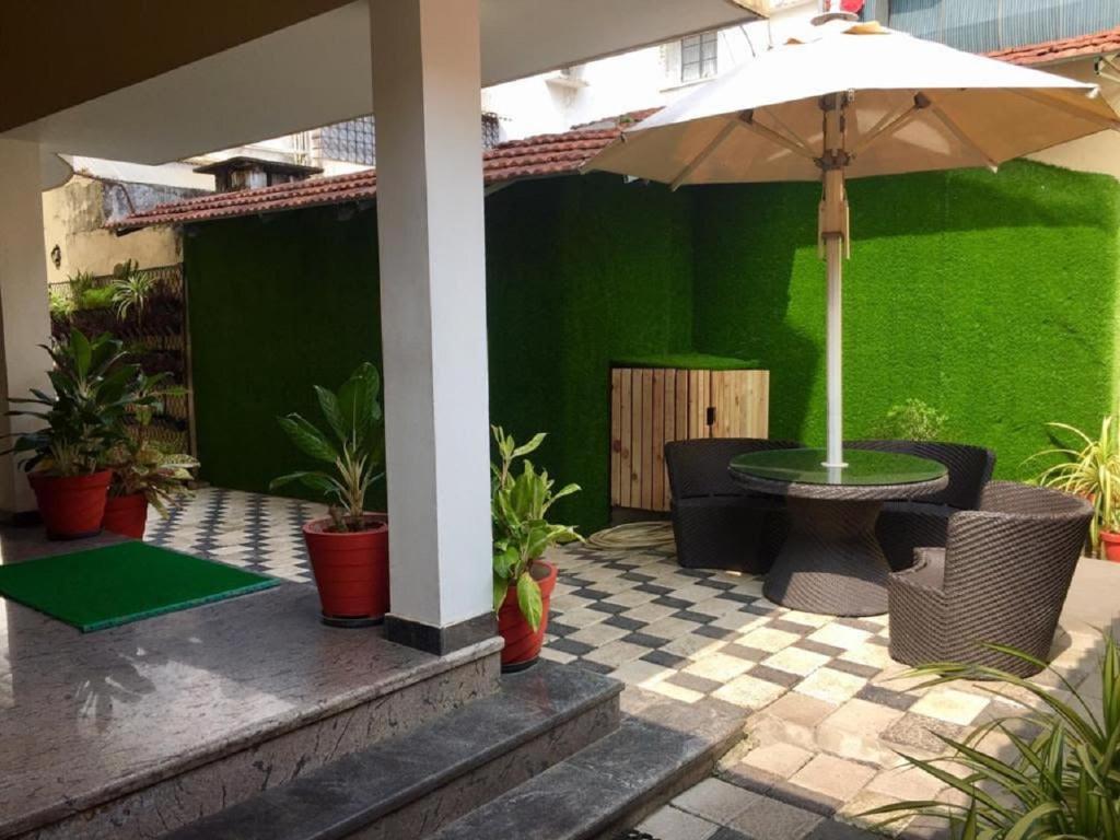 Patio nebo venkovní prostory v ubytování Fortkochi Beach Inn