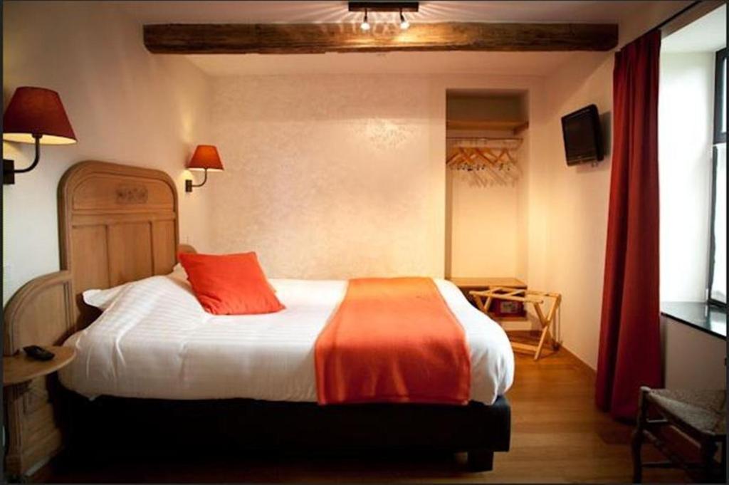 Postel nebo postele na pokoji v ubytování Hotel Le Saint Hadelin