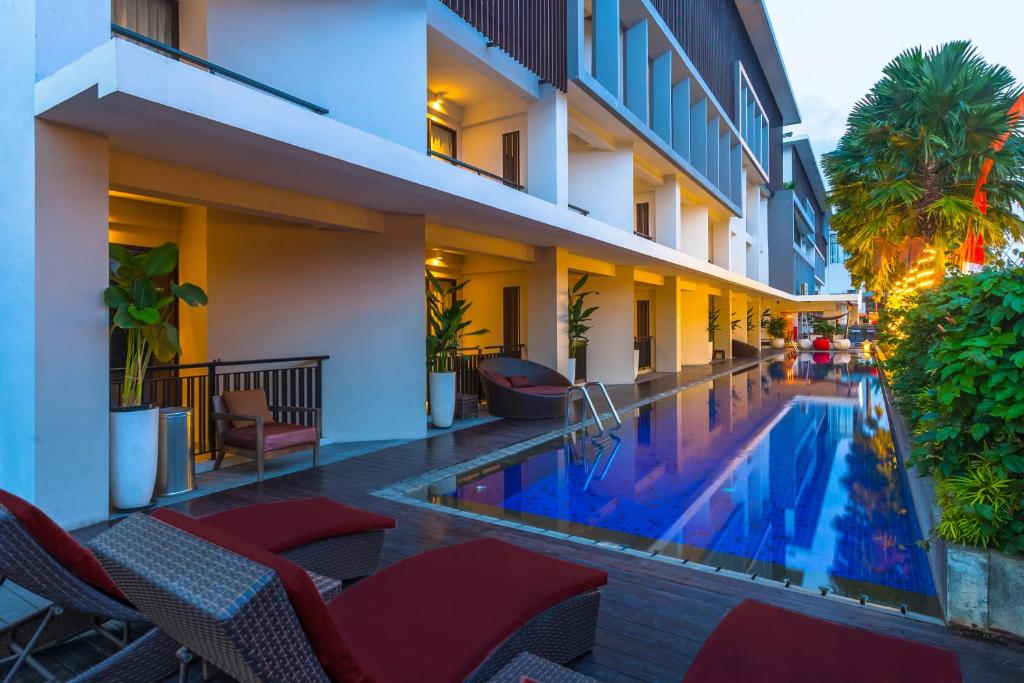 Bazén v ubytování HARRIS Hotel Seminyak nebo v jeho okolí