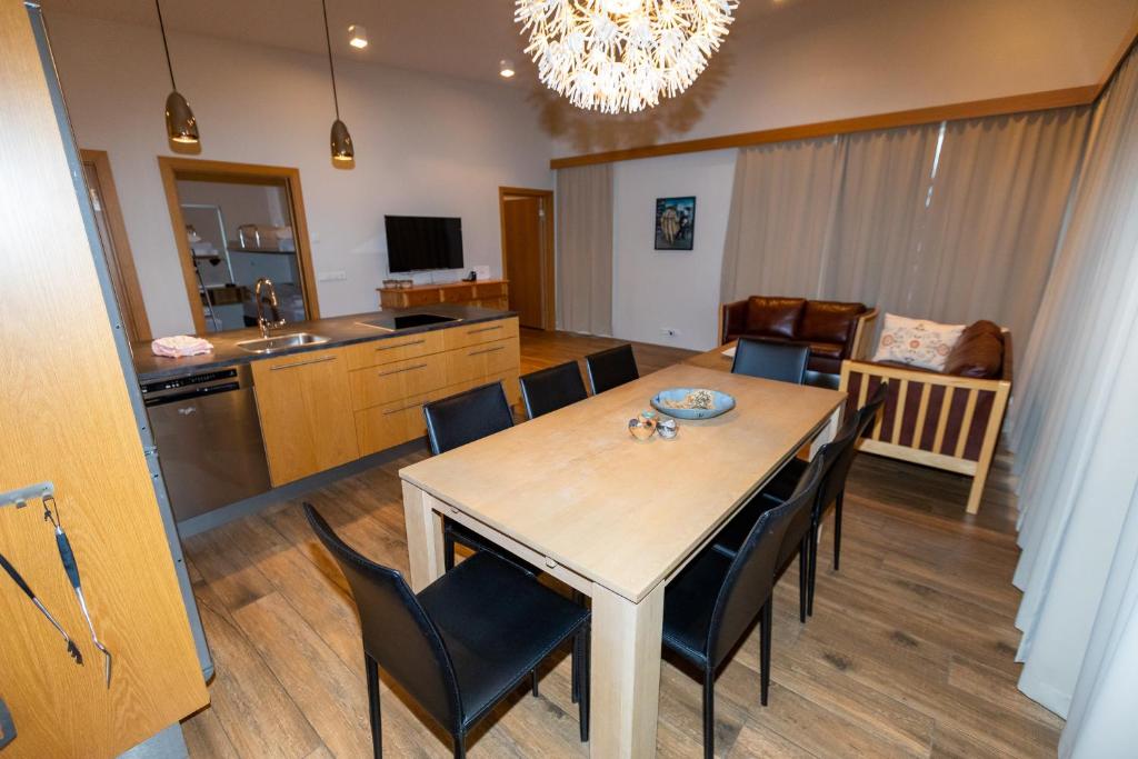 Kuchyň nebo kuchyňský kout v ubytování Hrimland Cottages