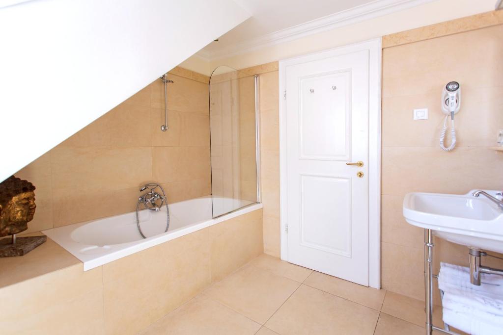 Lesar Hotel Angel - Member of Hip Hotels - Resim 42