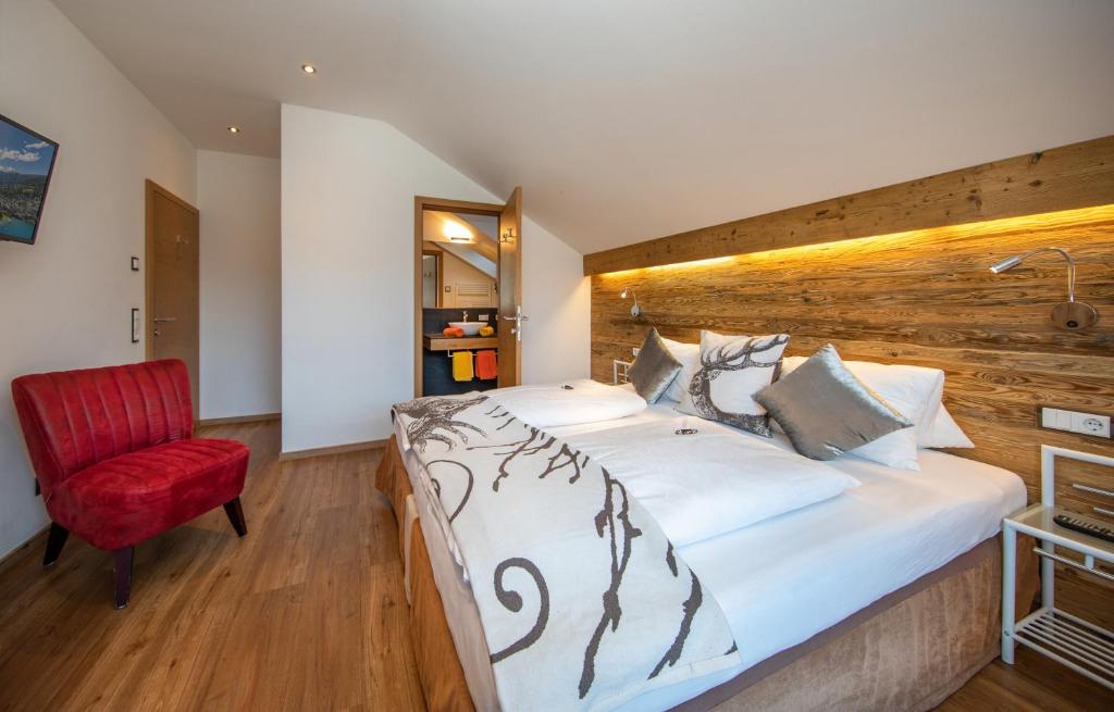 Łóżko lub łóżka w pokoju w obiekcie Appartement Living Schönwies including Zell am See-Kaprun summercard