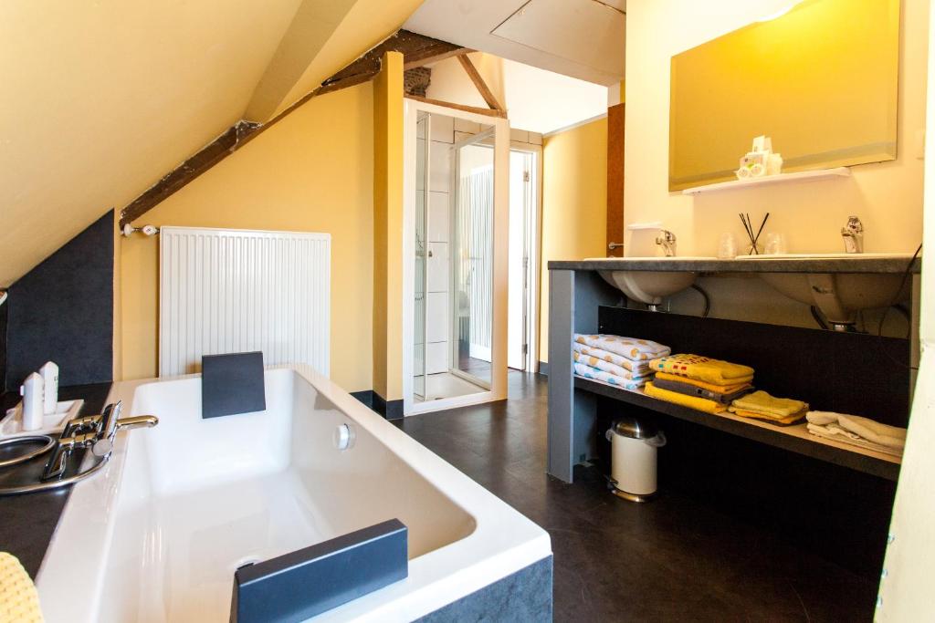 Postel nebo postele na pokoji v ubytování Hotel Het Wethuys