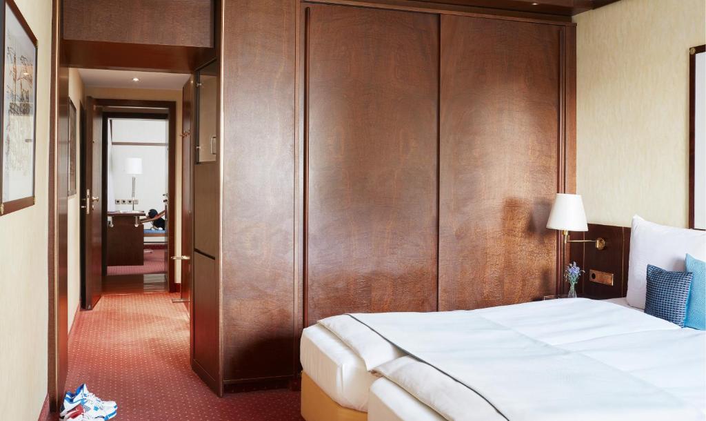 Living Hotel Berlin Mitte - Resim 27