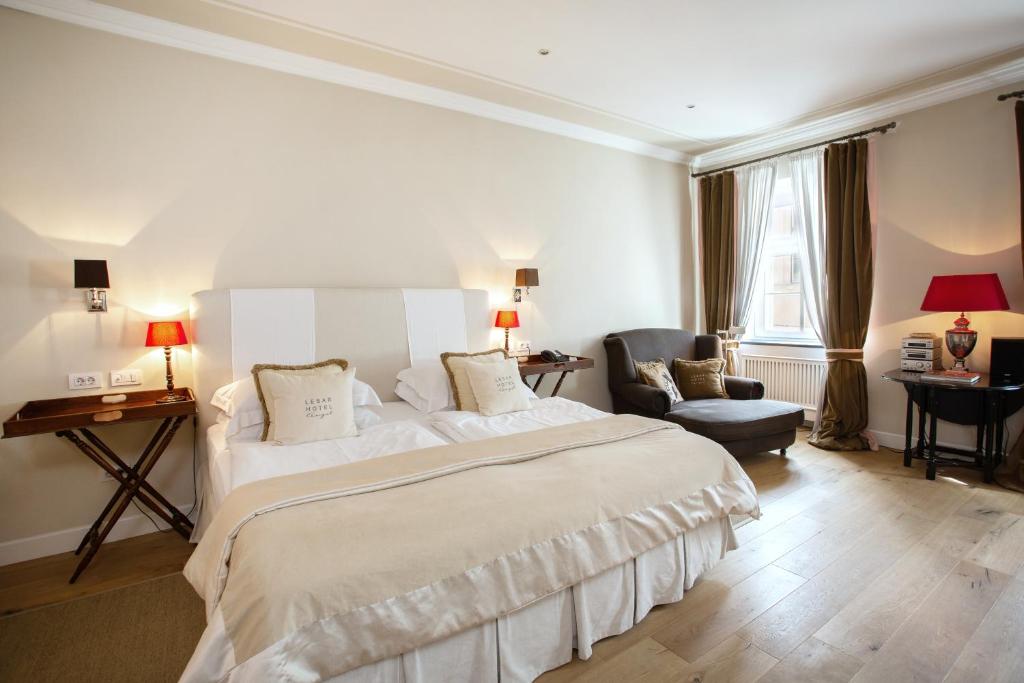 Postel nebo postele na pokoji v ubytování Lesar Hotel Angel - Member of Hip Hotels