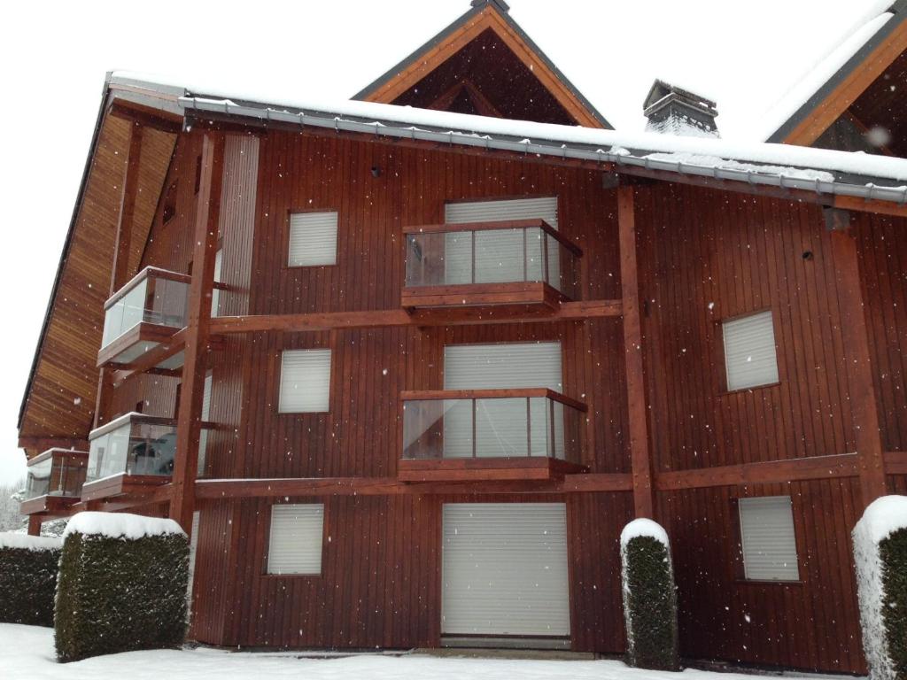 a wooden building with snow on the windows at L'Enclave in Les Contamines-Montjoie