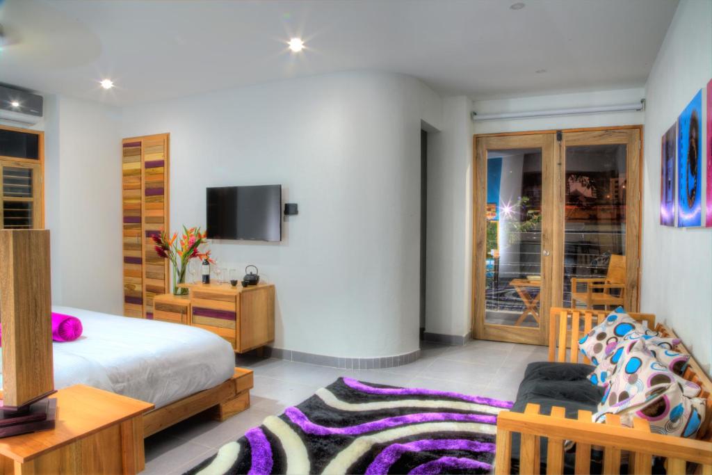 TV a/nebo společenská místnost v ubytování Casa de Leda, a Kali Hotel