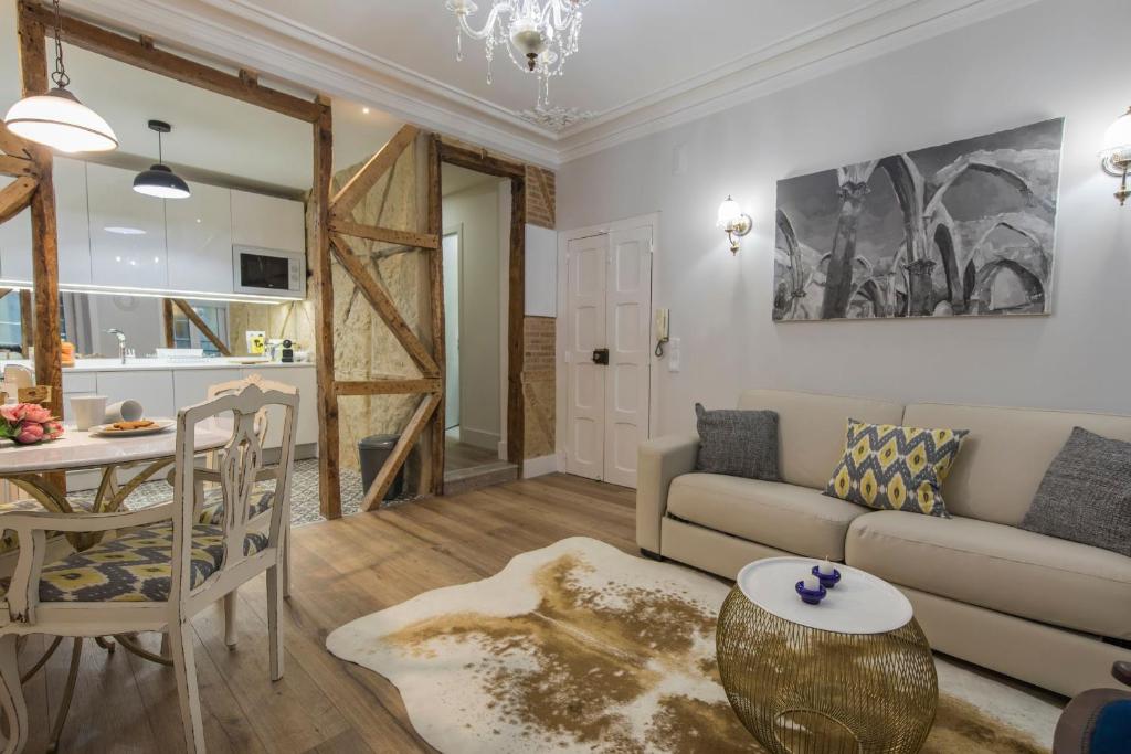 Vintage Flat Near Santa Justa's Lift by LovelyStay