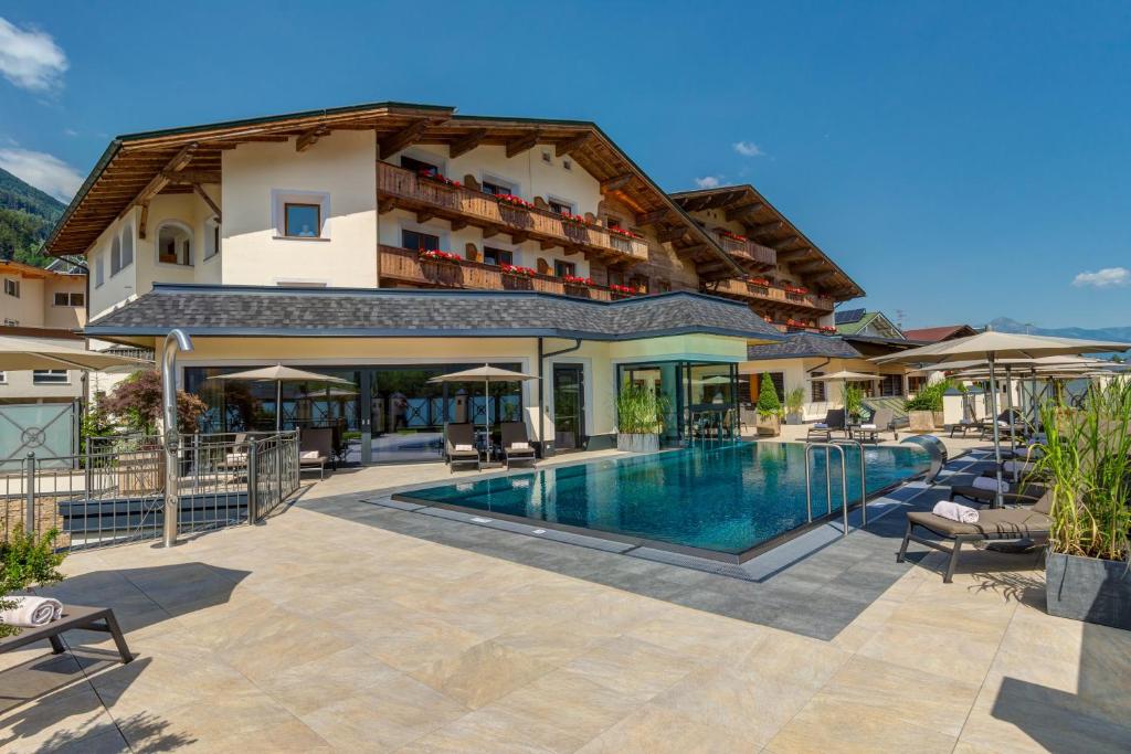 Bazén v ubytování Hotel Post nebo v jeho okolí