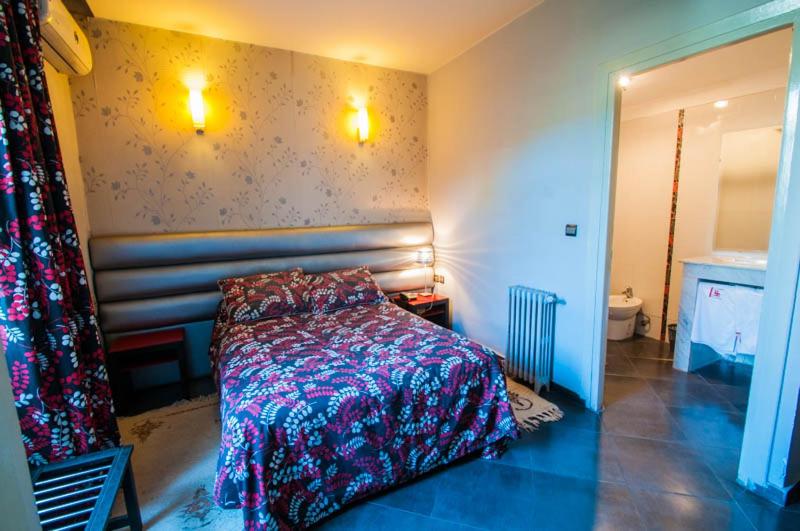 Postel nebo postele na pokoji v ubytování Hotel De La Paix