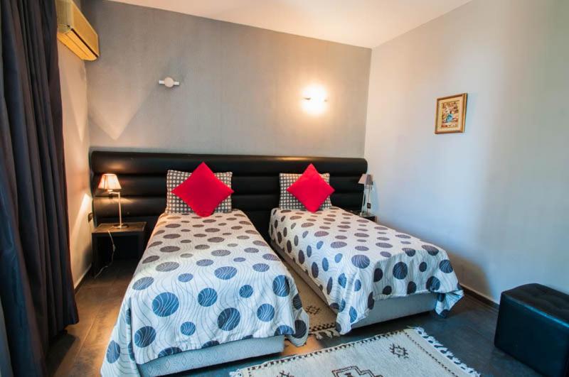 Postel nebo postele na pokoji v ubytování Hotel De La Paix