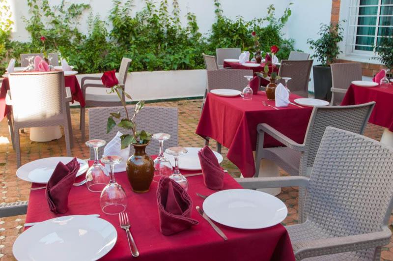 Restaurace v ubytování Hotel De La Paix
