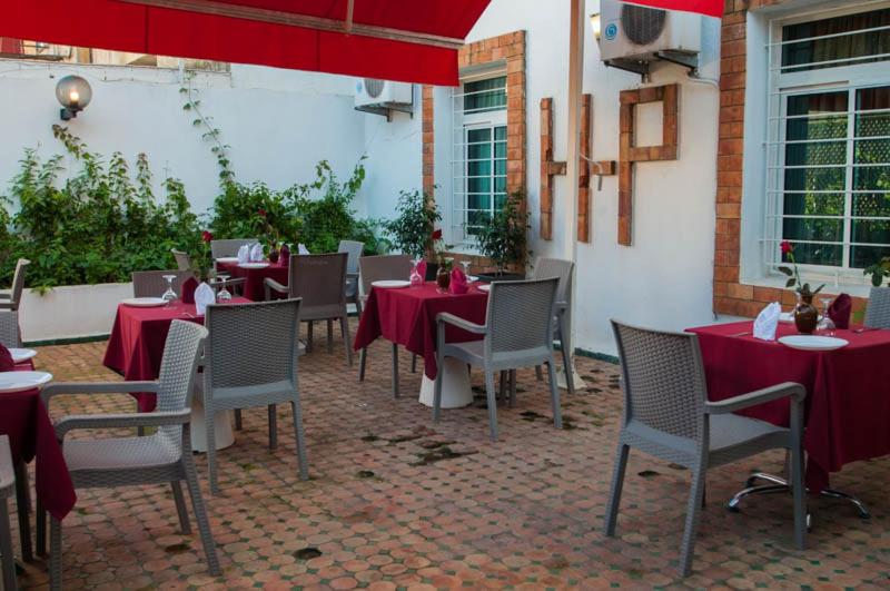 Restaurace v ubytování Hotel De La Paix