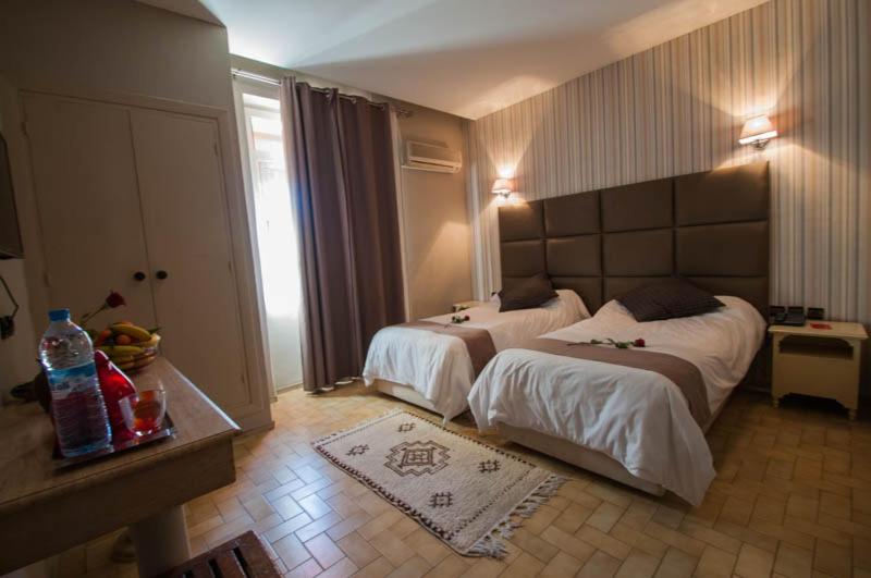 Postel nebo postele na pokoji v ubytování Hotel De La Paix