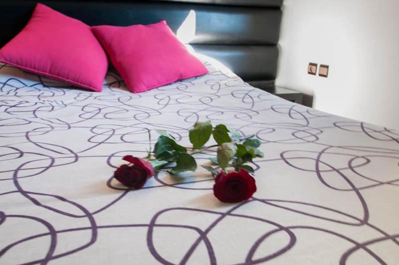 Postel nebo postele na pokoji v ubytování Hotel De La Paix
