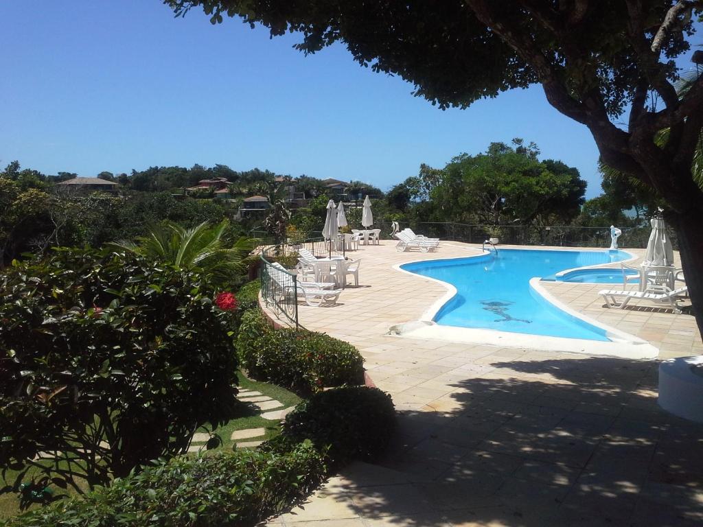 Bazén v ubytování Casa de Praia em Arraial d'Ajuda em condomínio fechado nebo v jeho okolí