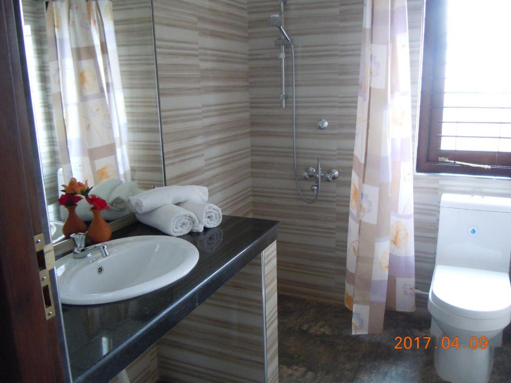 Koupelna v ubytování JMF Hotel