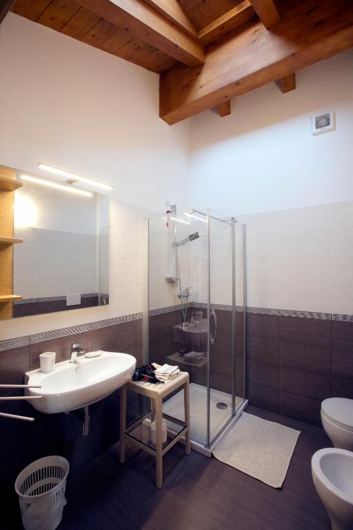 Koupelna v ubytování Agriturismo Mestroni