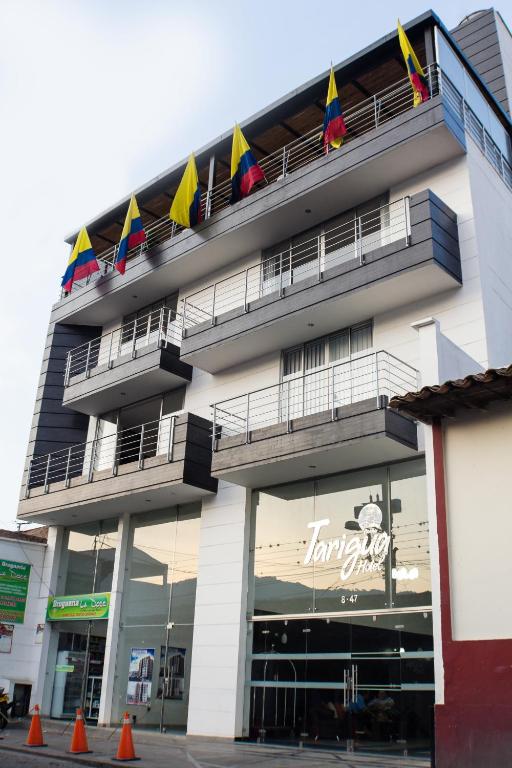 El edificio en el que está el hotel