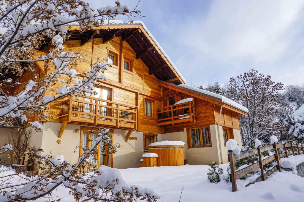 a log cabin in the snow at Chalet Melezor in Saint-Chaffrey