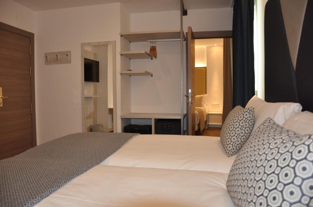 
Two Connecting Double Rooms
